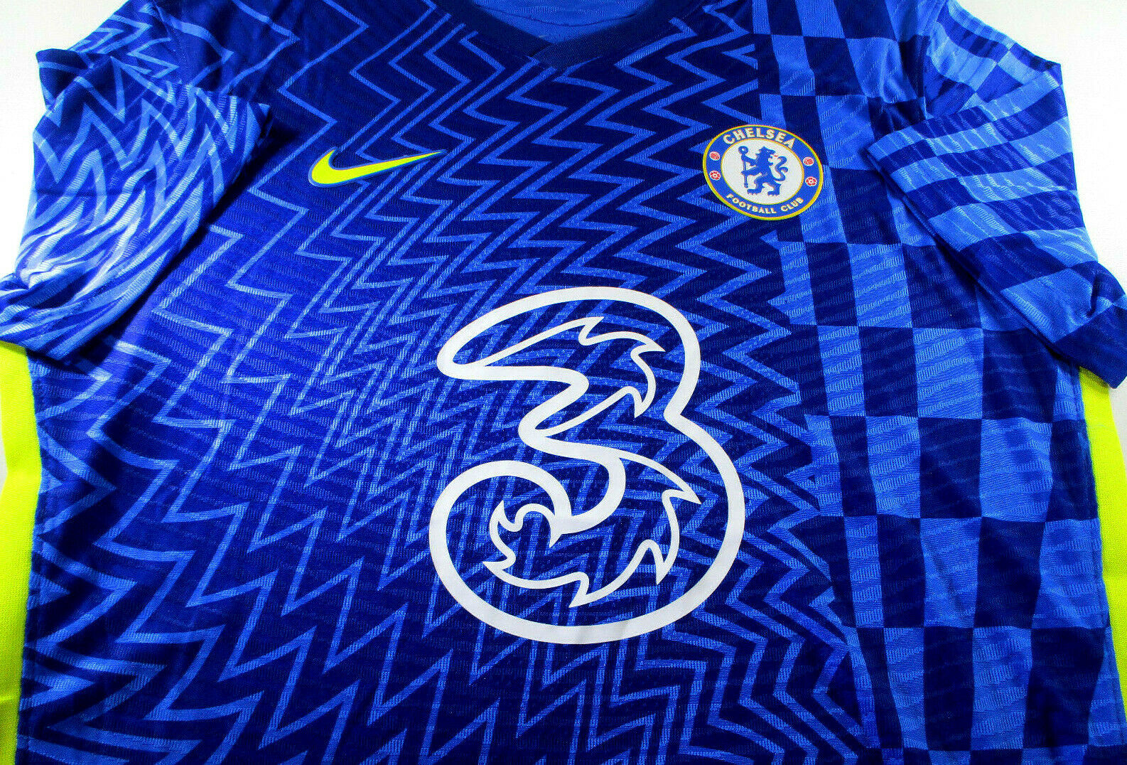 Mason Mount / Autographed Chelsea F. C. Nike Dri-Fit Soccer Jersey / Beckett