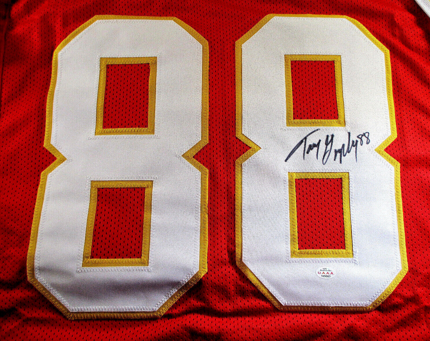 Tony Gonzalez / Autographed Kansas City Chiefs Custom Football Jersey / C.O.A.