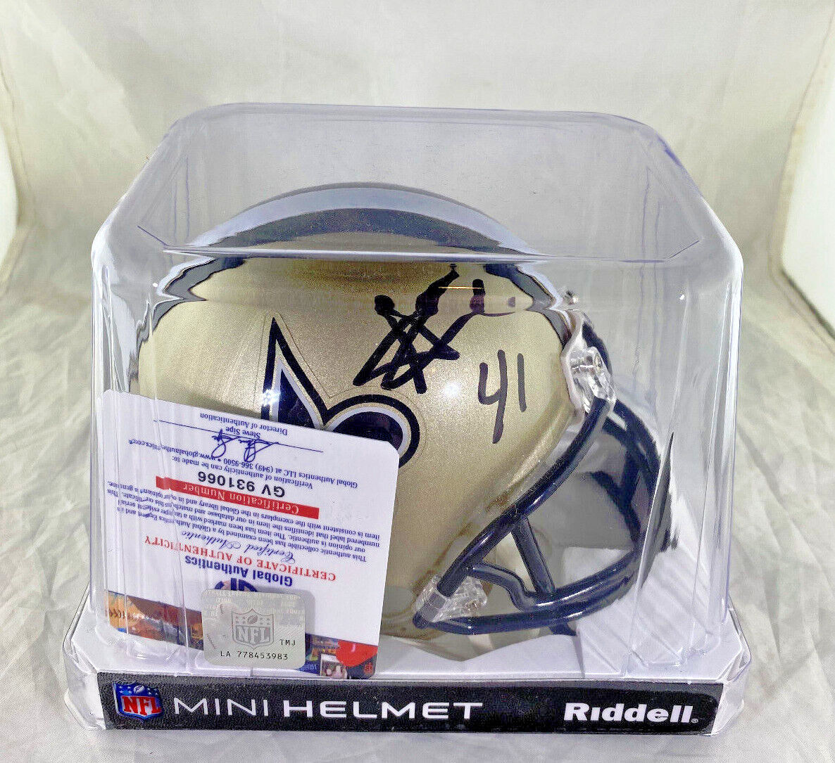 Alvin Kamara / Autographed New Orleans Saints Logo Riddell Mini Helmet / COA
